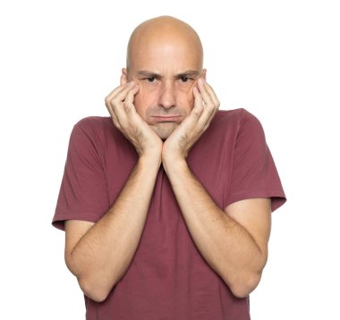 beyaz arka plan üzerinde izole ciddi kel adam