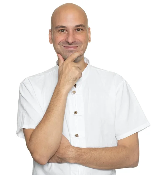 Hombre calvo guapo con camisa blanca sonríe —  Fotos de Stock