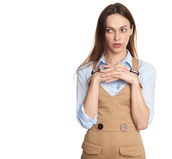 Jonge vrouw kijkt opzij bedachtzaam geïsoleerd op wit — Stockfoto