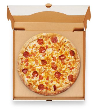 Yukarıdan beyaz arka planda izole edilmiş karton kutuda pizza. Teslimat konsepti