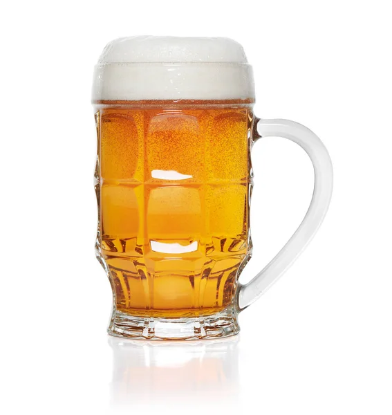 Tazza Birra Ambrata Con Schiuma Isolata Sfondo Bianco Percorso Ritaglio — Foto Stock