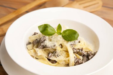 Beyaz soslu Mantarlı Makarna