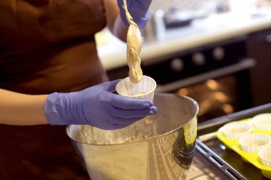 Formdaki pişirme kek