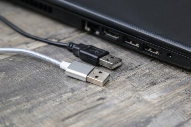 Usb'yi dizüstü bilgisayara bağlama. Teknolojik detaylar.