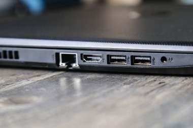 Usb'yi dizüstü bilgisayara bağlama. Teknolojik detaylar.