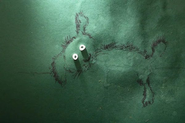 Весела Собака Відпочиває Зеленого Паперу Води Чорнила — стокове фото