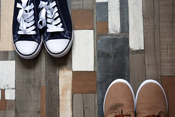 Deux Paires Chaussures Sur Fond Bois Couleur Avec Espace Libre — Photo