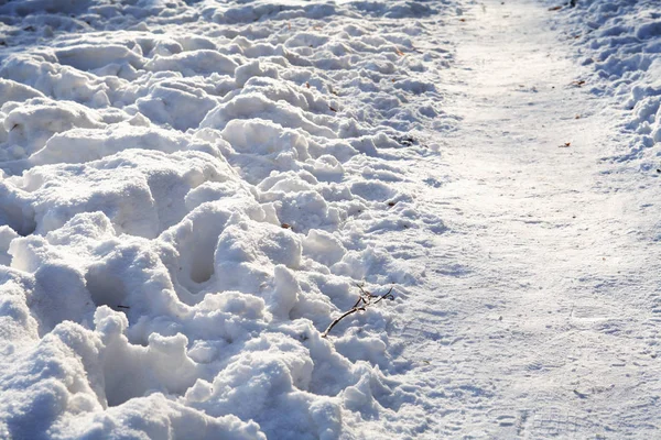 Zimowe Tło Ścieżką Przez Śnieg — Zdjęcie stockowe