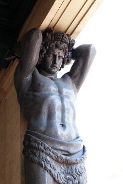 Rusya 'daki St. Petersburg Hermitage Müzesi' ndeki ünlü Atlas 'ın yakın çekimi.