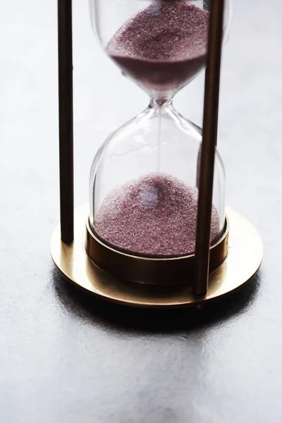 Hourglass On Dark — Stock Photo, Image