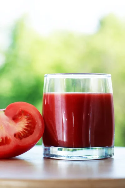 Vaso de jugo de tomate — Foto de Stock