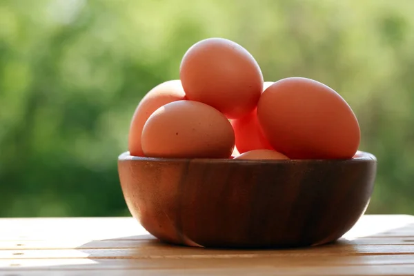 Huevos en tazón —  Fotos de Stock