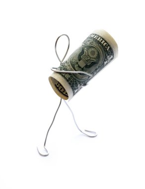 bir dolarlık banknot tutan adam