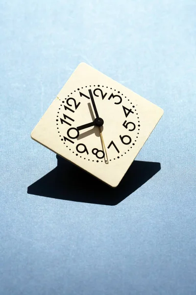 Reloj cuadrado cara — Foto de Stock