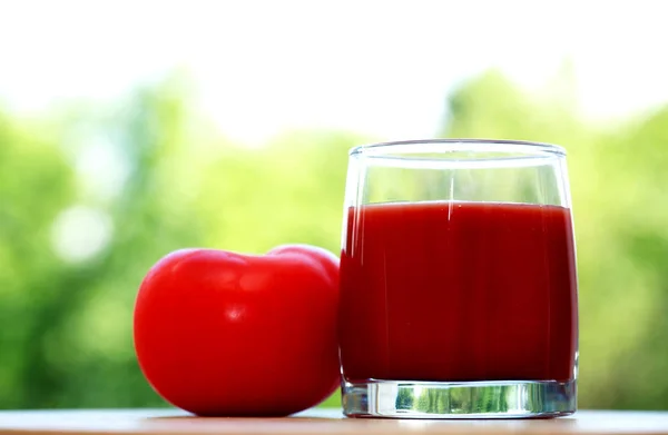 Verre de jus de tomate — Photo