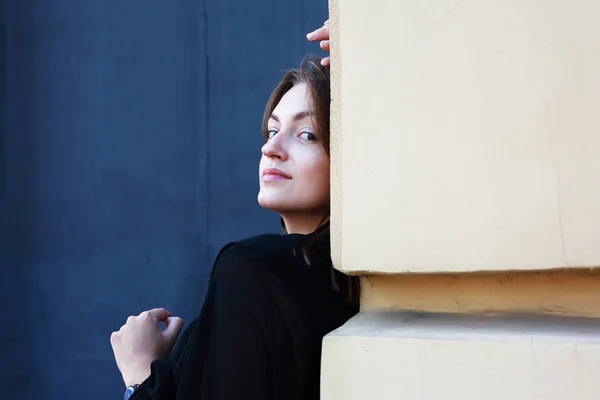 Ragazza in città — Foto Stock