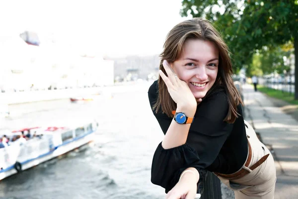 Girl In City Near River — Stock Photo, Image