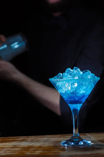 Preparation Beautiful Blue Cocktail Close — Stock Photo, Image