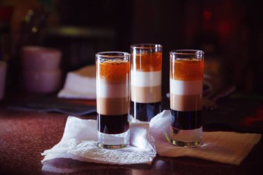 Çekim kokteyller hazırlanması. Yakın çekim