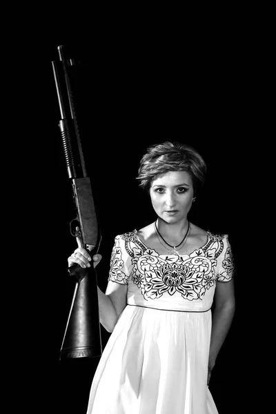 Retrato Mulher Atraente Estilo Militar Segurando Arma Nas Mãos — Fotografia de Stock