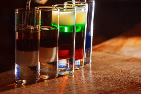 Bebidas Coloridas Con Alcohol Bar Cóctel — Foto de Stock