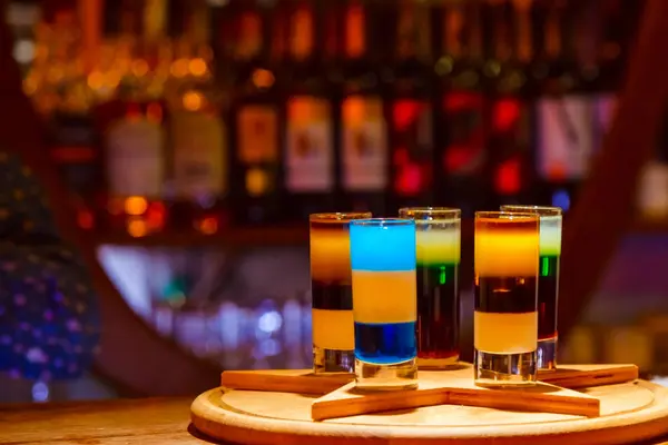 Bebidas Coloridas Con Alcohol Bar Cóctel — Foto de Stock