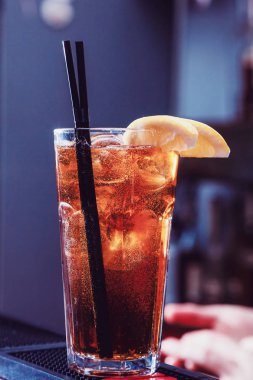 alkol içki açık bar. kokteyl