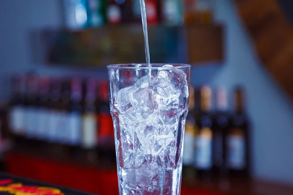 Blokjes Ijs Glas Balk Cocktail — Stockfoto