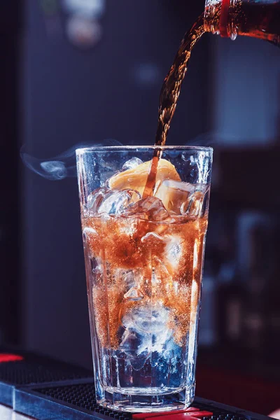alkol içki açık bar. kokteyl