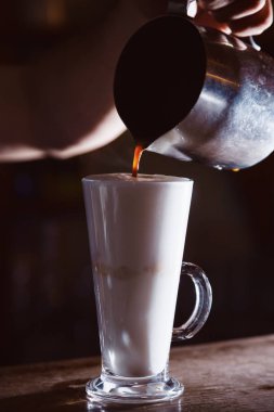 kahve latte çubuğunda. yakın çekim