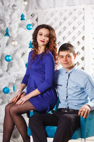 Beau Couple Amoureux Sur Fond Bleu Noël — Photo