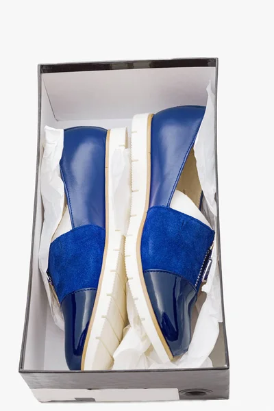 Elegante Confortável Azul Mulheres Sapatos Caixa Fundo Branco — Fotografia de Stock