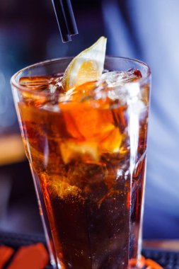 uzun kokteyl çubuğu'nda. yakın çekim