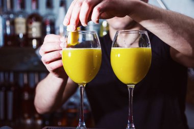 alkol içki açık bar. kokteyl