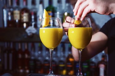 alkol içki açık bar. kokteyl