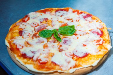 Pizza Deniz ürünleri domates sos ile