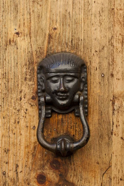 Antika italienska door knocker — Stockfoto