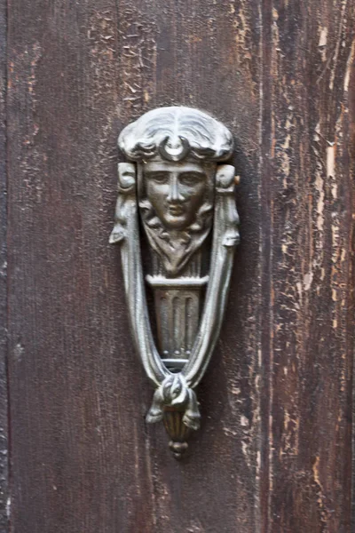 Αρχαία Ιταλικά πόρτα ρόπτρο. — Φωτογραφία Αρχείου