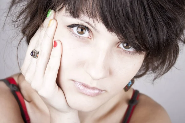 Brunette lady with bracelets. — Stock Photo, Image