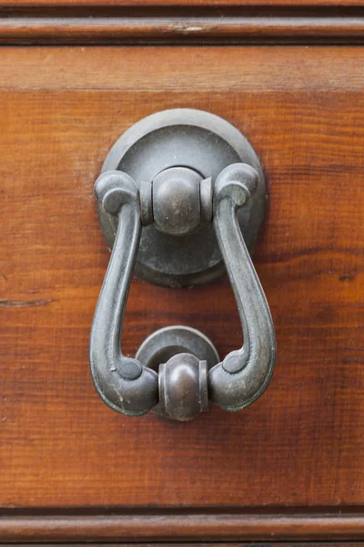 Llamador de puerta italiano antiguo . — Foto de Stock