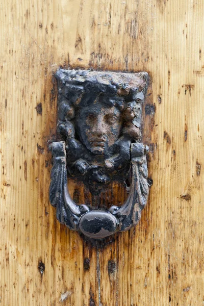 Ancient italian door knocker. — Stock Photo, Image