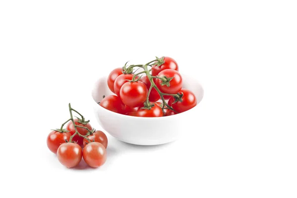 Fresh organic cherry tomatoes bunch on ceramic bowl. — Stock Photo, Image