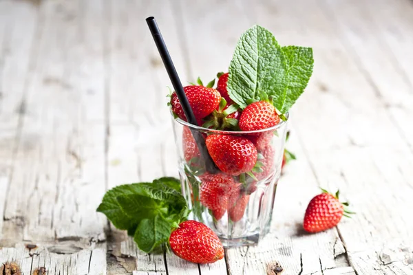 Organic red strawberries glass and mint leaves on rustic wooden — Stock Photo, Image