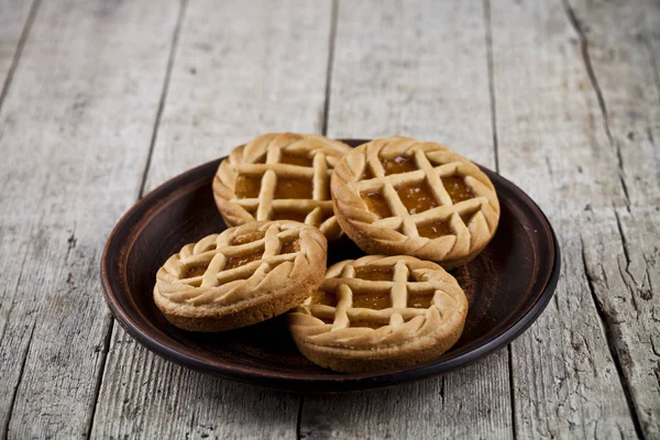 Br marmelat veya kayısı reçeli dolum ile taze pişmiş crostata — Stok fotoğraf