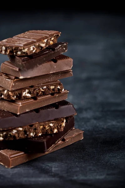 Chocolate bar pieces closeup. Sweet food photo concept. — Stock Photo, Image