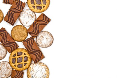 Krem, yulaf kurabiye ve koyu cho ile tart dolu kek çubukları