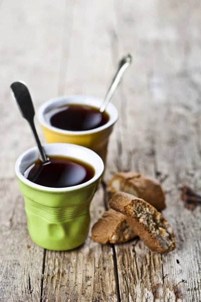 Two cups of coffee and fresh Italian cookies cantuccini with alm — Stock Photo, Image