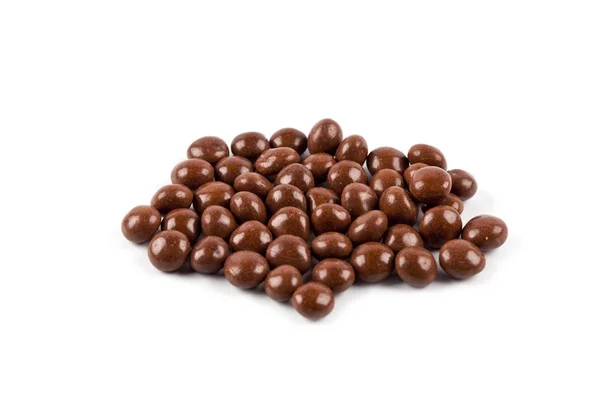 Grupo de caramelos de chocolate marrón aislado sobre fondo blanco . — Foto de Stock