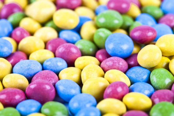 Pile of delicious ainbow colorful chocolate candies background. — Stock Photo, Image