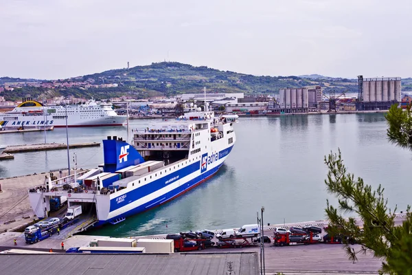 Ancona, Italya-8 Haziran 2019: Cruise l ile Ancona Limanı